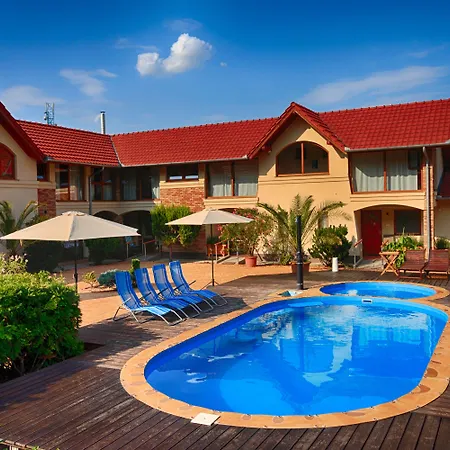 Hotel Erdei Opusztaszer