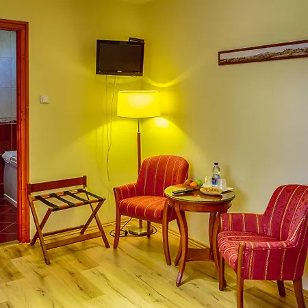 Erdei Hotel Opusztaszer